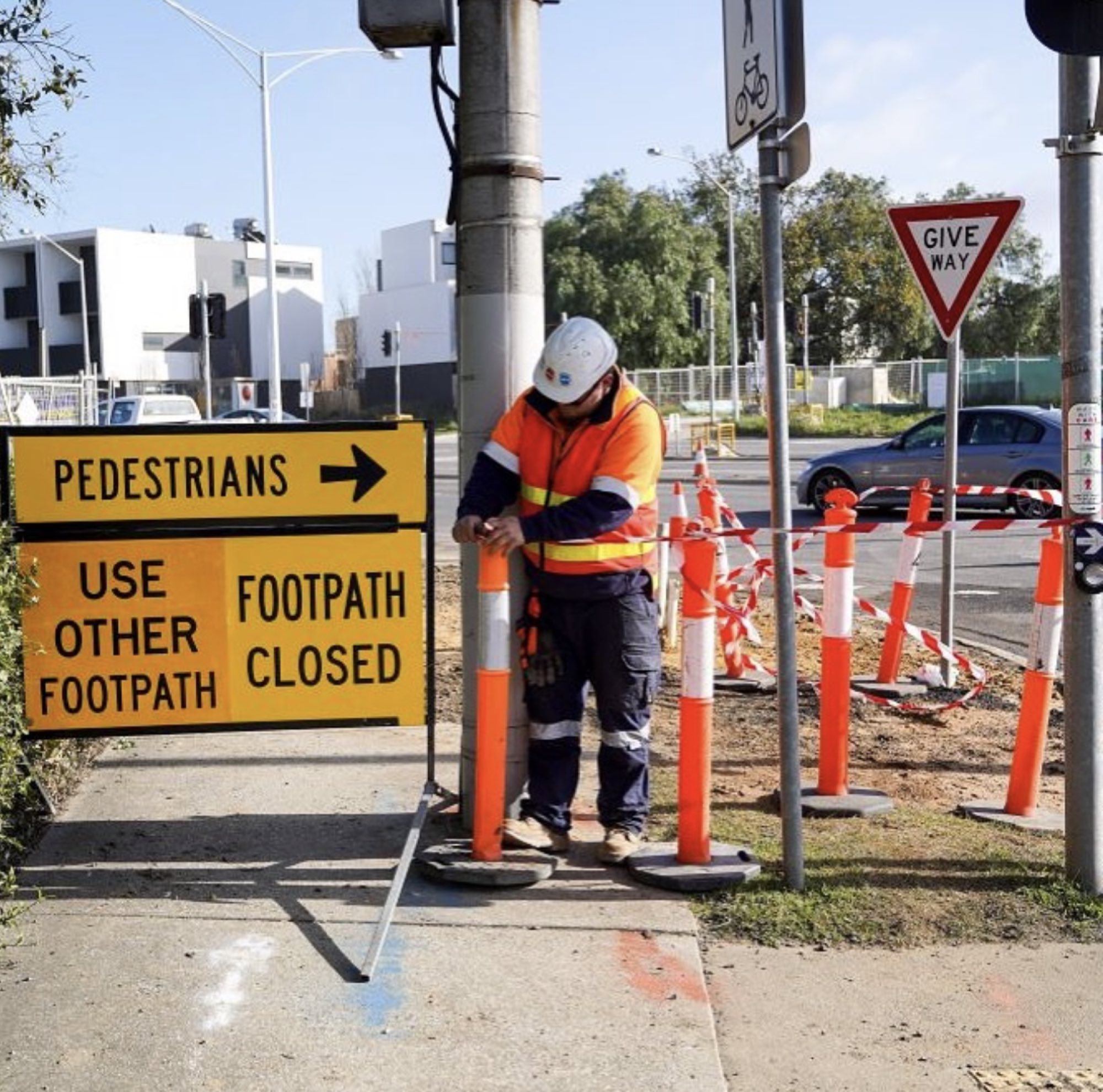 MLA Traffic worker setting up footpath closed signage