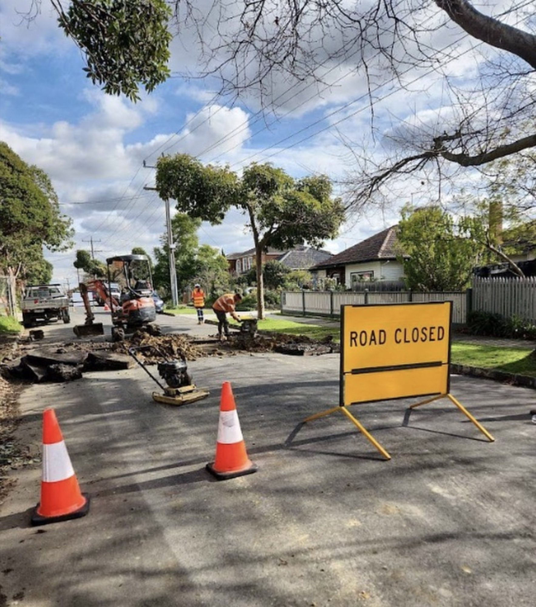 MLA Traffic managing a residential civil works site with road closure